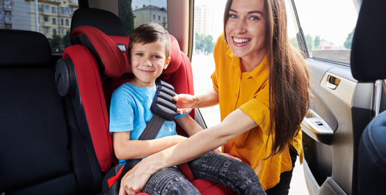 Путешествия с детьми: Как выбрать подходящий автопрокатный автомобиль и оборудование