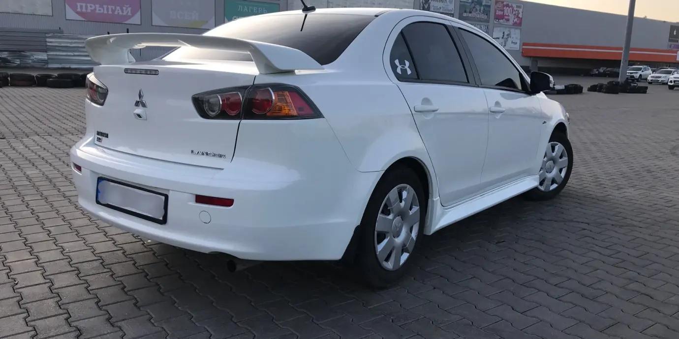 Фото автомобіля Mitsubishi Lancer - 2