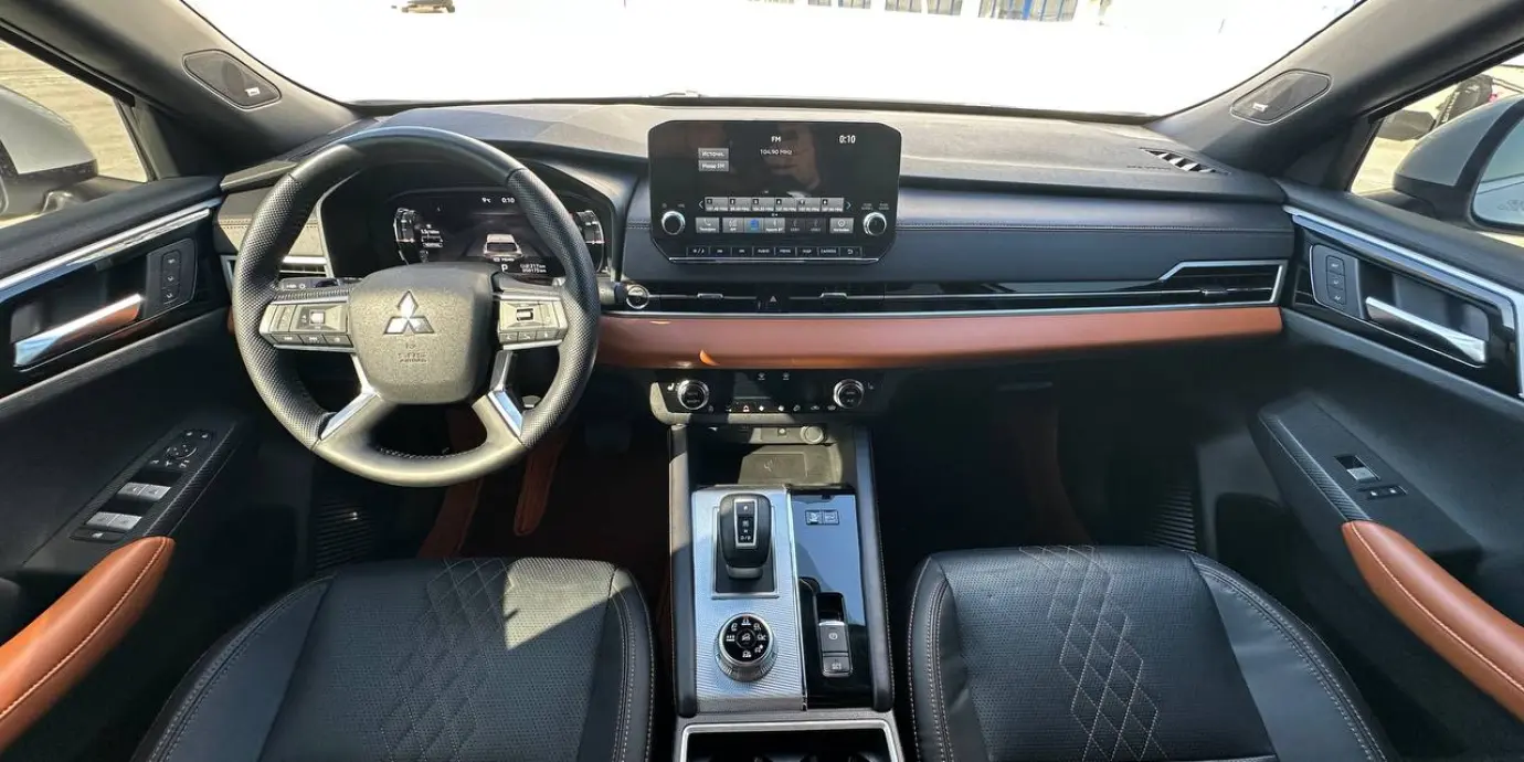 Фото автомобіля Mitsubishi Outlander PHEV - 3