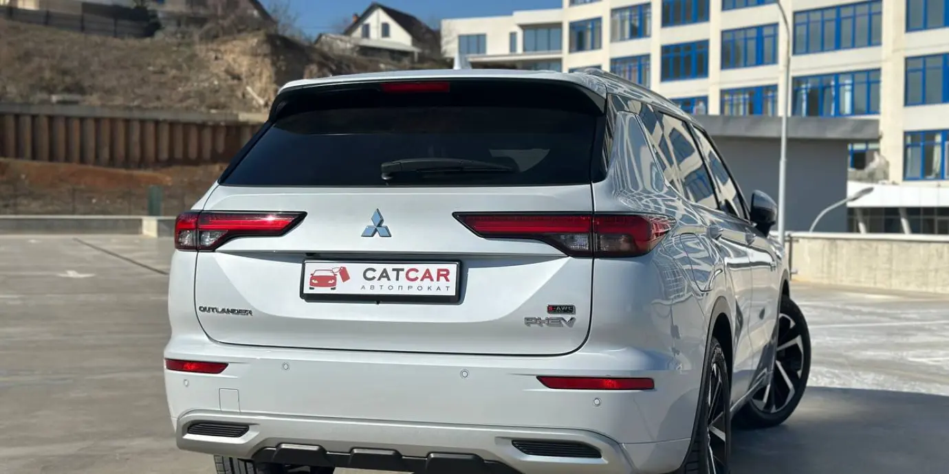 Фото автомобіля Mitsubishi Outlander PHEV - 2