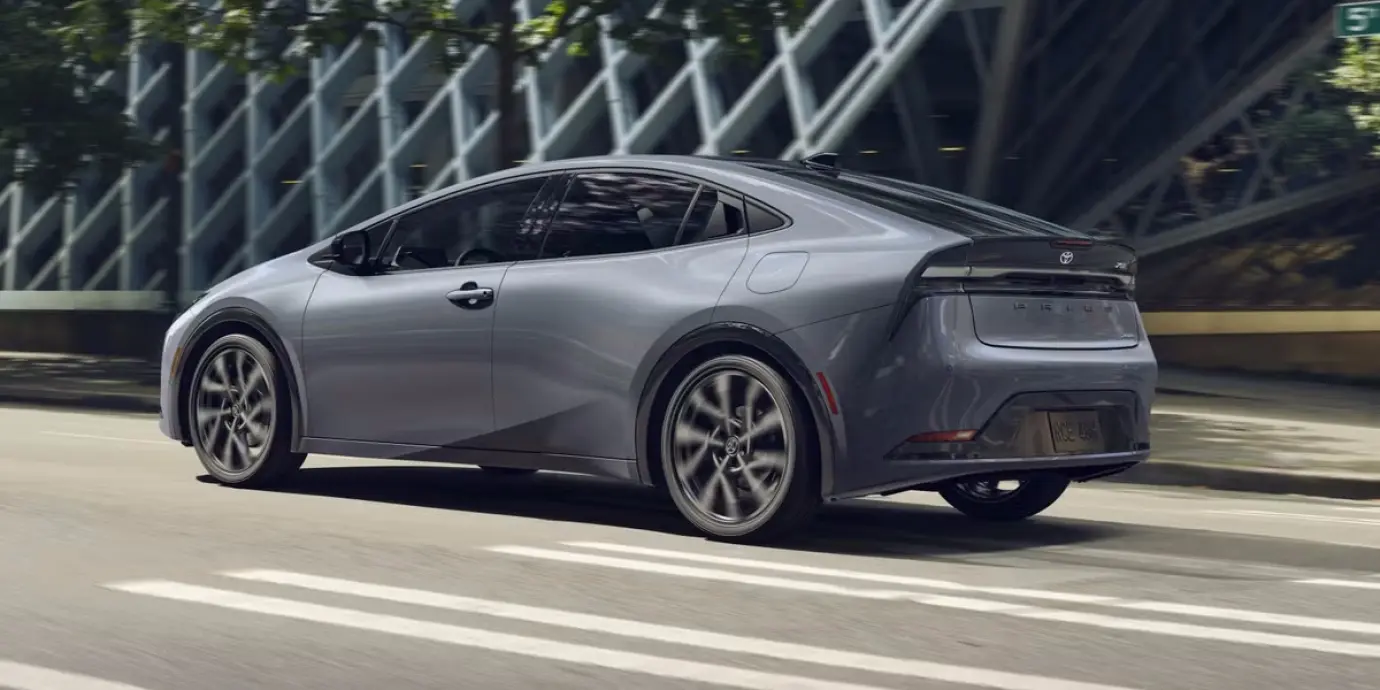 Фото автомобиля Toyota Prius - 2