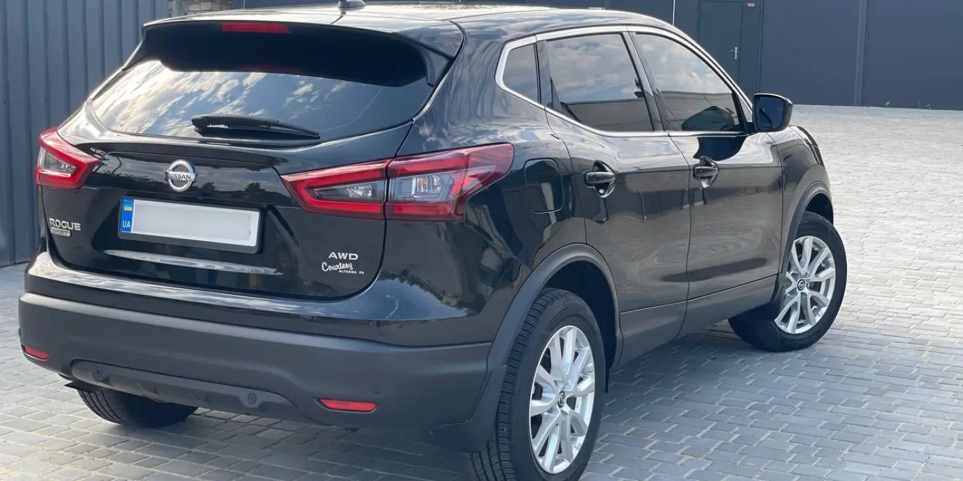 Фото автомобіля Nissan Rogue Sport - 2