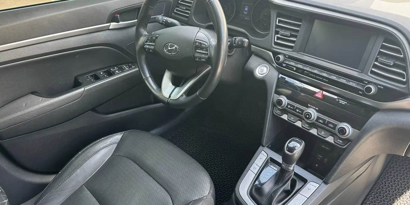 Фото автомобіля Hyundai Elantra - 3