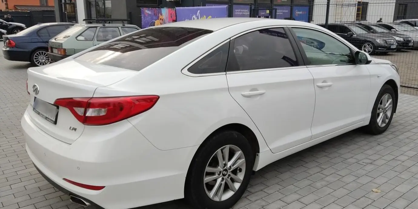 Фото автомобіля Hyundai Sonata - 2