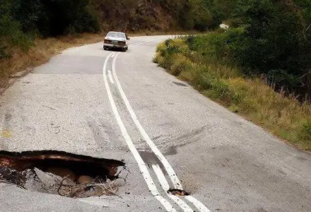 Photo to the page of  Winter is over, potholes remain - how not to damage the suspension?