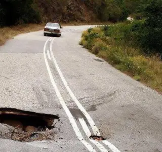 Фото для Зима прошла, ямы остались, - как не повредить подвеску?