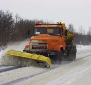 Фото для Безопасно ли движение за снегоуборочной машиной?